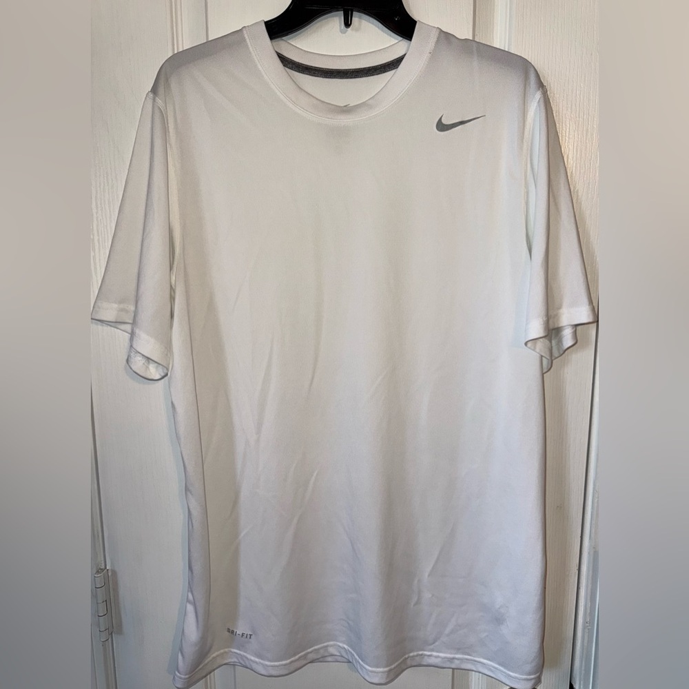 Nike Men’s Classic White Short Sleeve Tee Size M
